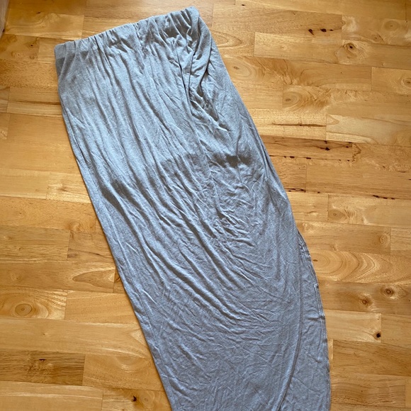 LovPosh Hi-Lo gray skirt w/elastic waist band - Picture 13 of 13